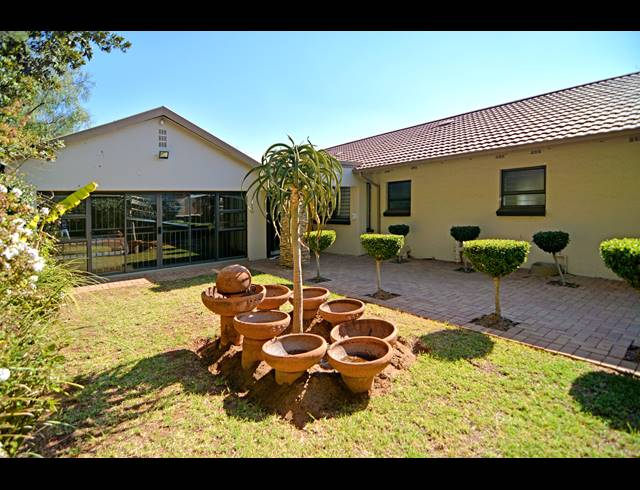 4 BEDROOM HOUSE TO LET IN MORNINGSIDE MANOR